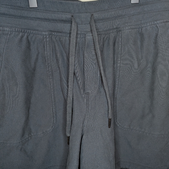 Athleta Farallon Midi Shorts Women’s M Charcoal Black Cotton Casual Pockets - Picture 8 of 14